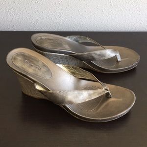 Style & Co Thong Wedge Sandals 7.5 Gray